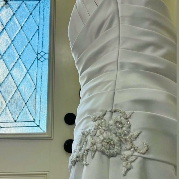David’s Bridal Wedding Dress Size 12-14 White Strapless Satin Beaded LNWT - Picture 8 of 16